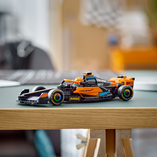 76919 2023 McLaren vormel 1 võidusõiduauto