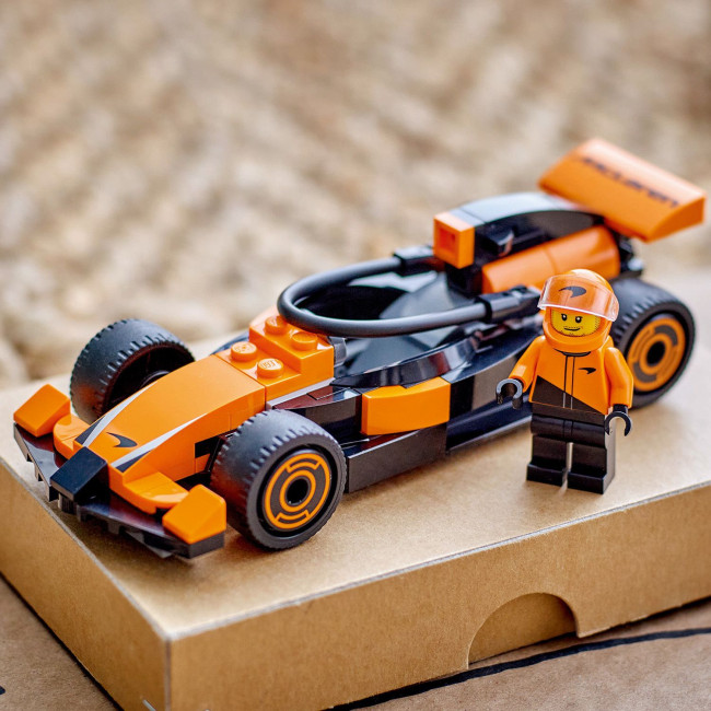 60442 F1® pilots ar McLaren sacīkšu auto