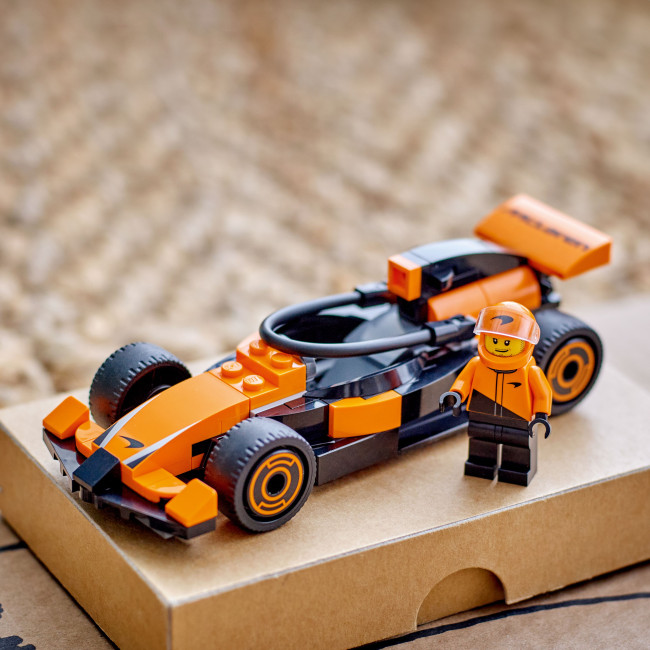 60442 F1® pilots ar McLaren sacīkšu auto