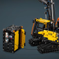 42175 LEGO Technic Грузовик Volvo FMX и экскаватор EC230