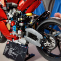 42202 LEGO Technic Мотоцикл Ducati Panigale V4 S